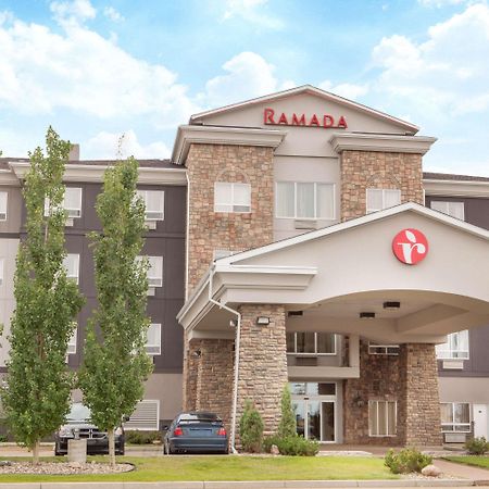 Hotel Ramada By Wyndham Camrose Exterior foto