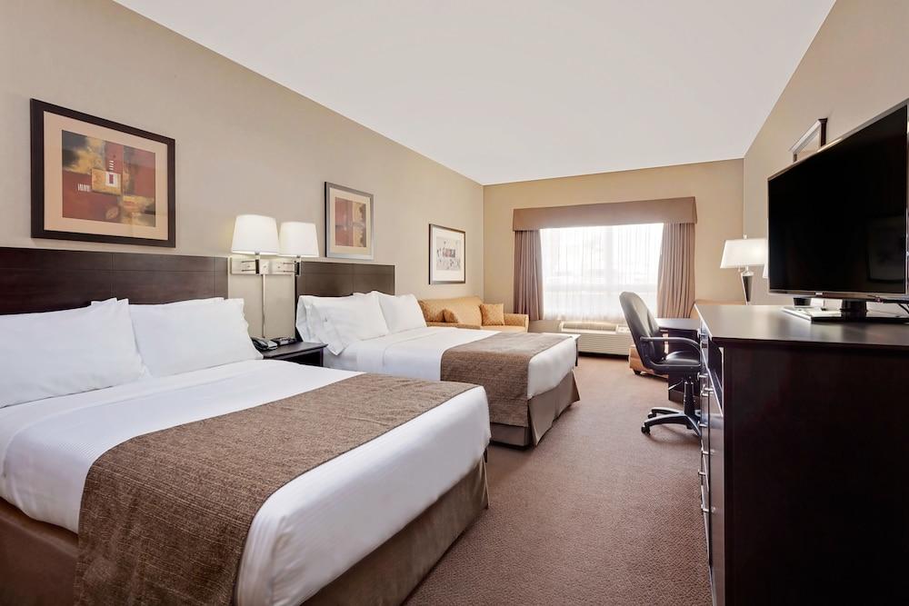 Hotel Ramada By Wyndham Camrose Exterior foto