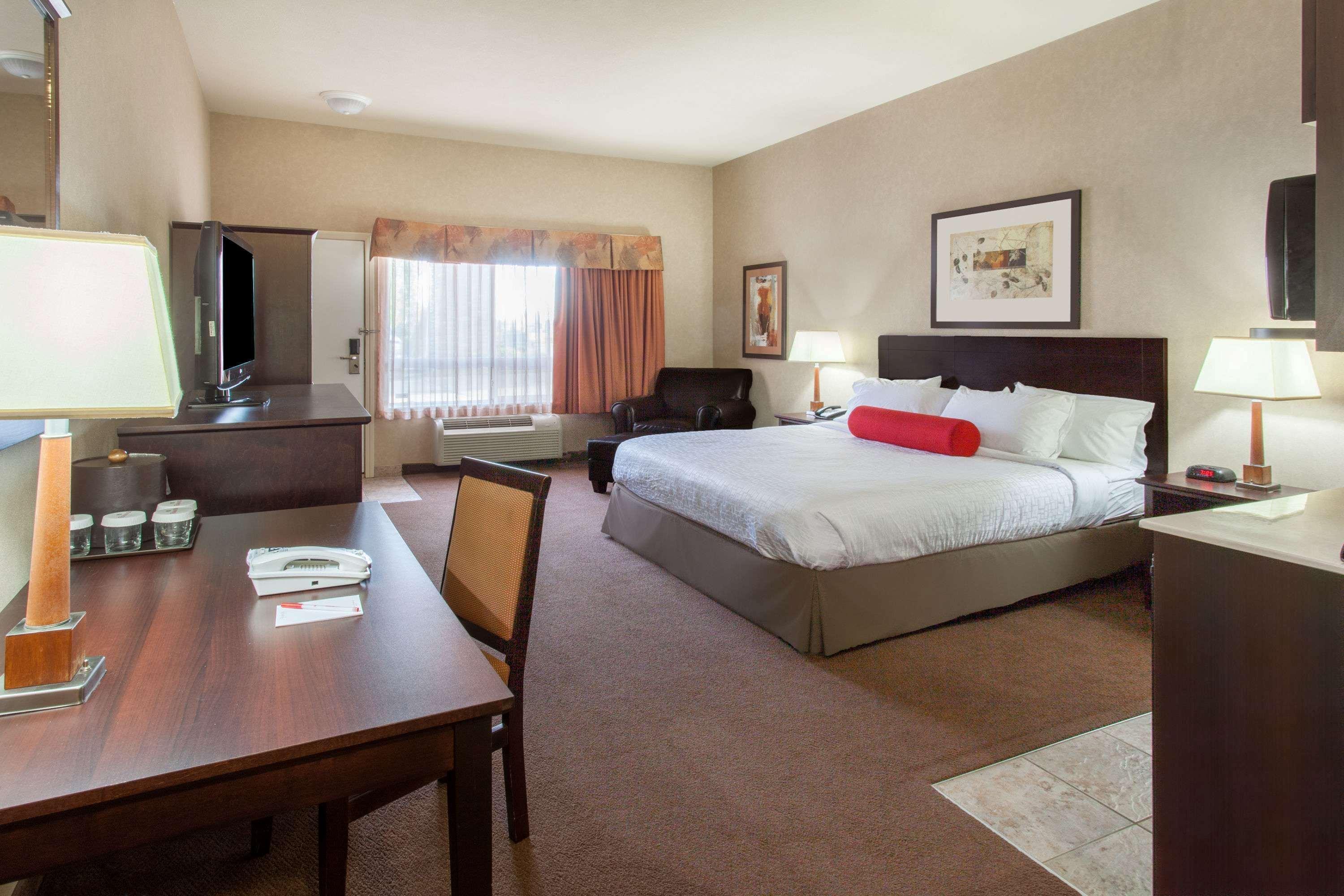 Hotel Ramada By Wyndham Camrose Exterior foto
