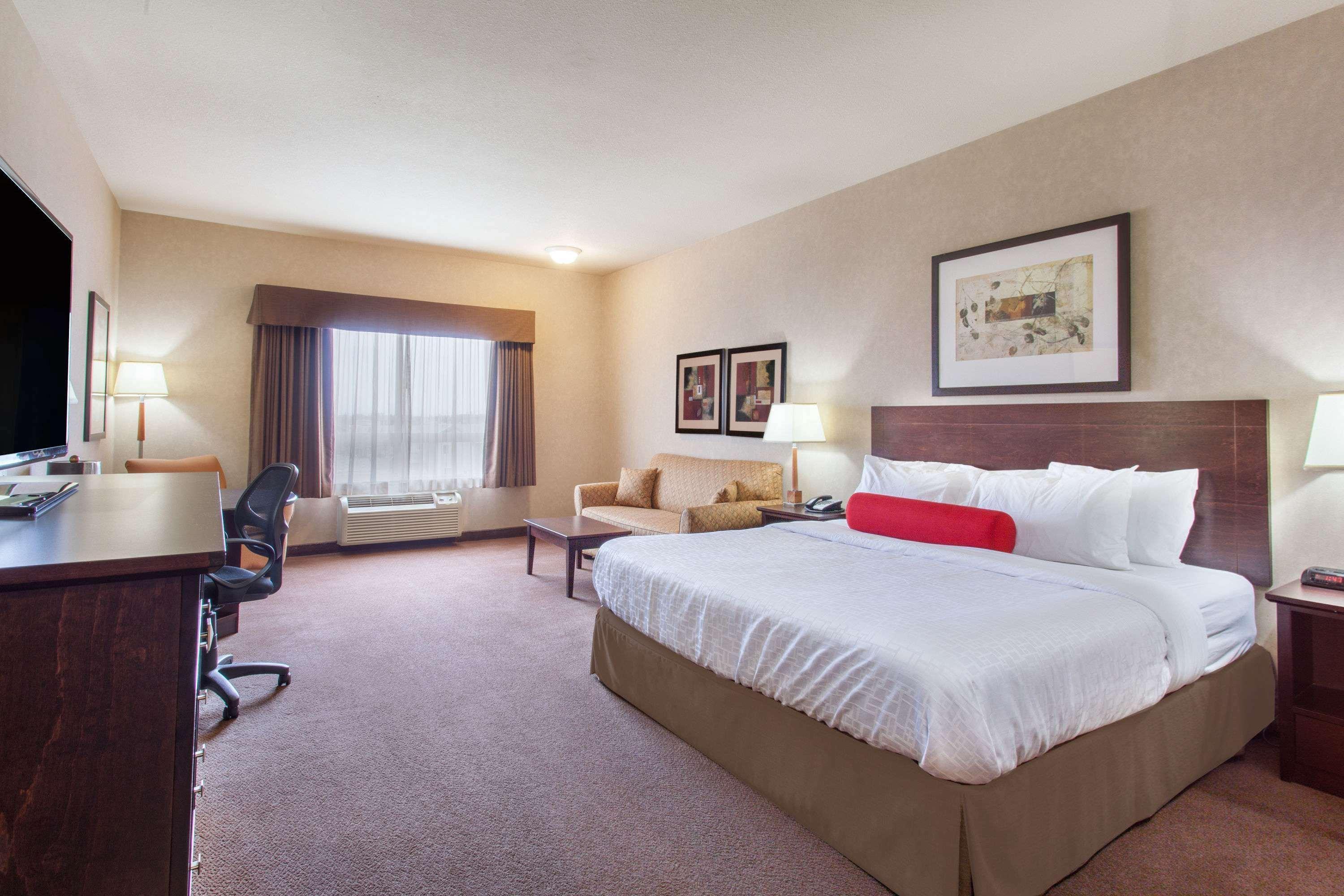 Hotel Ramada By Wyndham Camrose Exterior foto
