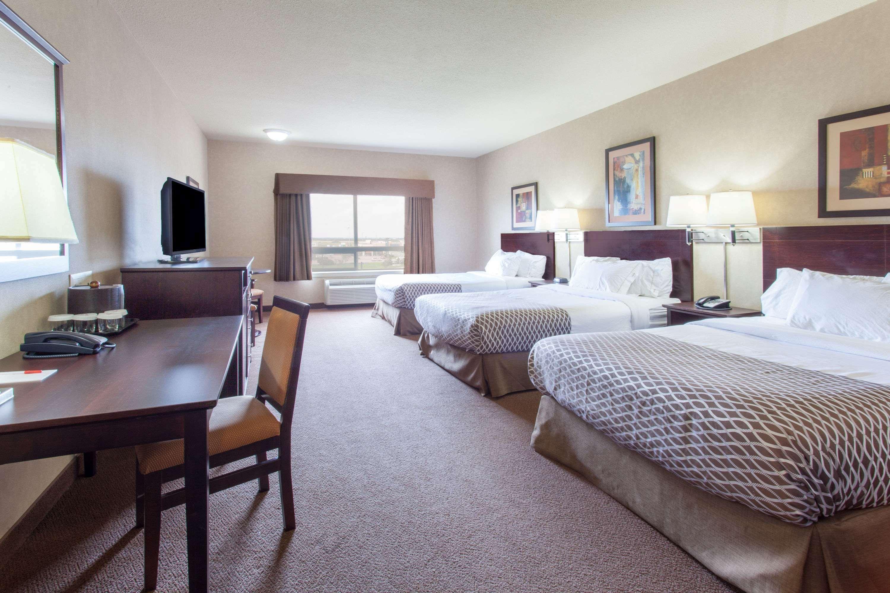 Hotel Ramada By Wyndham Camrose Exterior foto