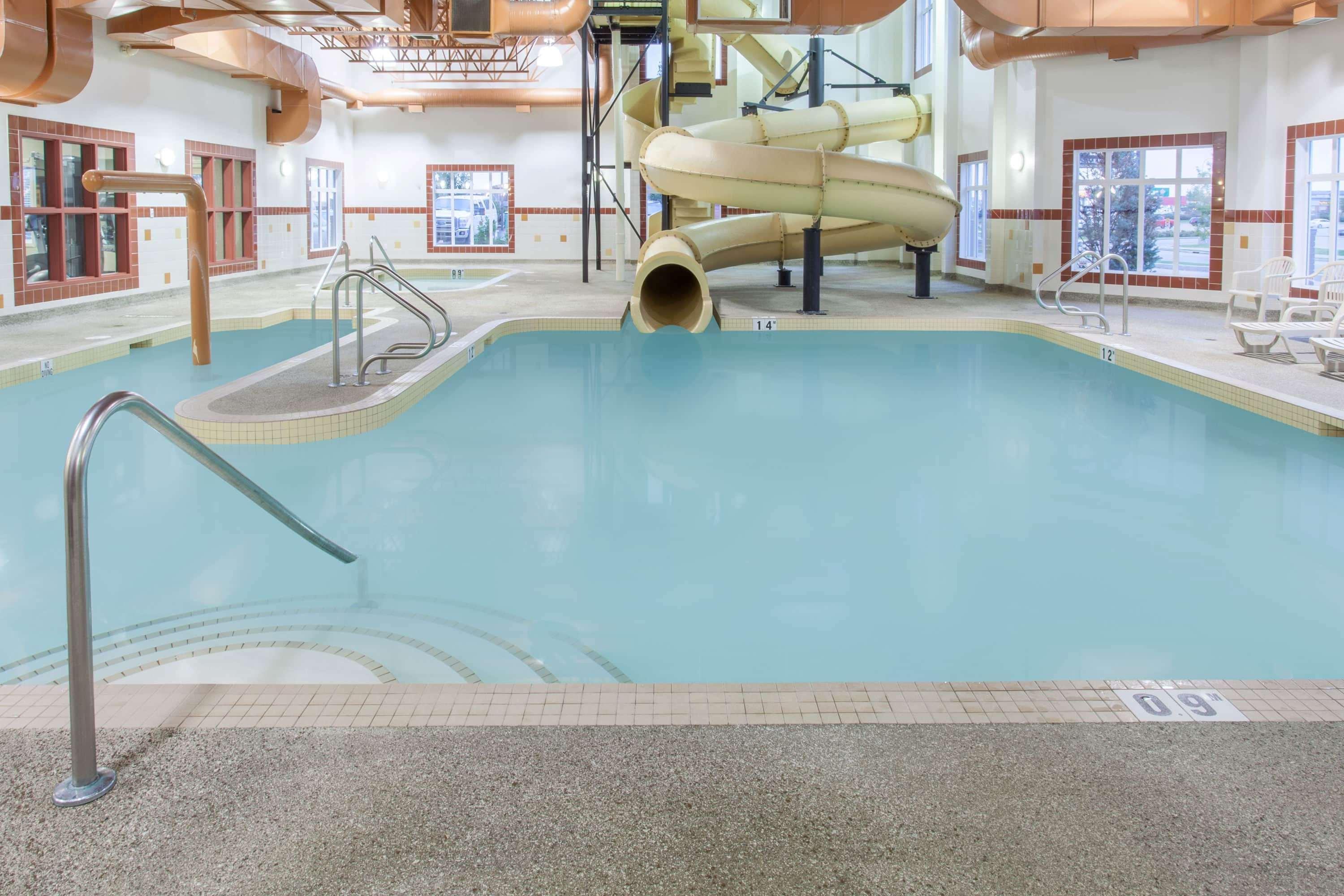 Hotel Ramada By Wyndham Camrose Exterior foto