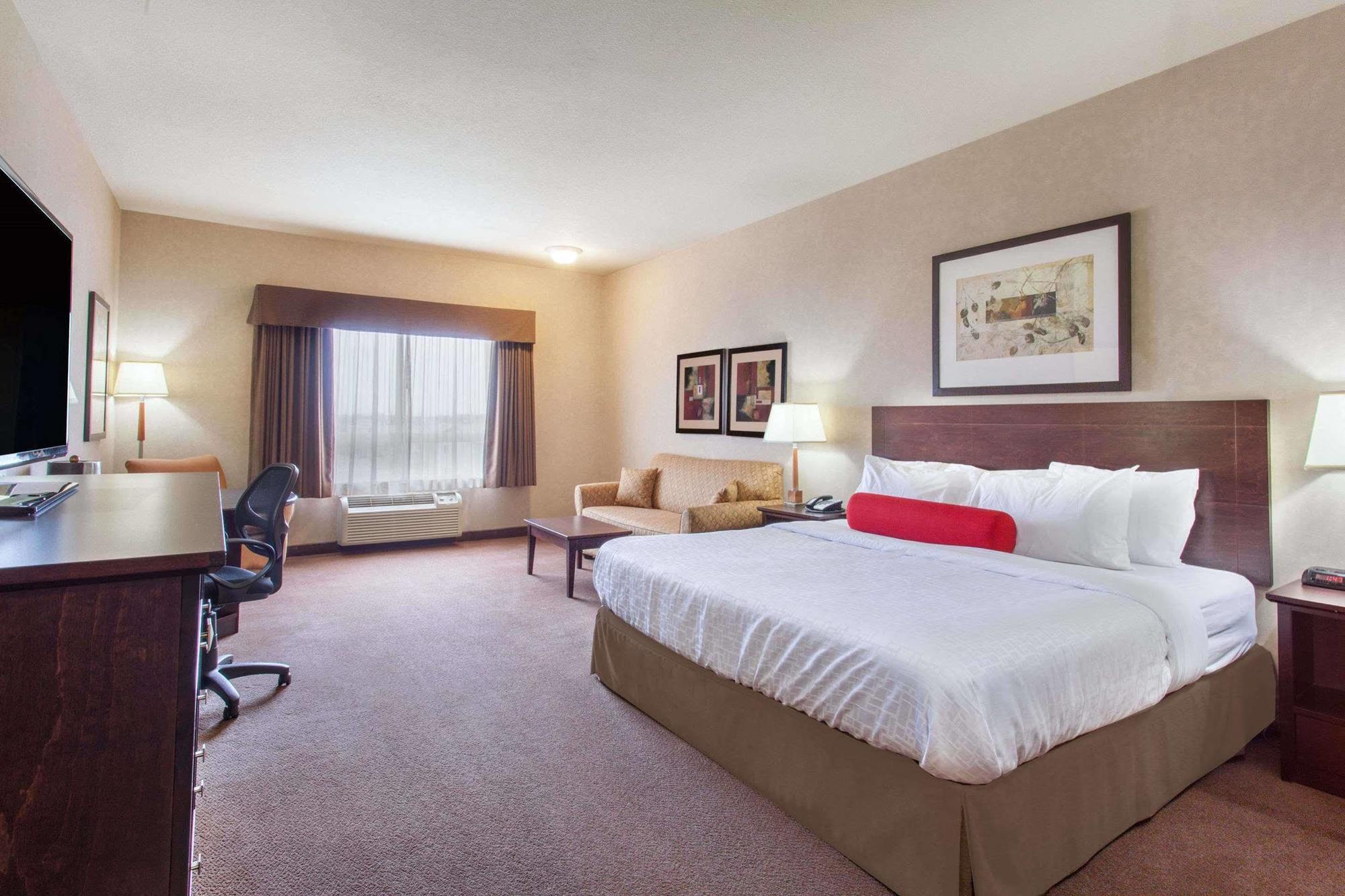 Hotel Ramada By Wyndham Camrose Exterior foto